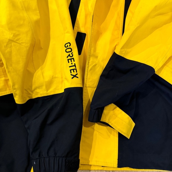 Nike Men's rare Nike ACG Gore-tex Waterproof Zipper Hooded lightweight jacket - Picture 9 of 13